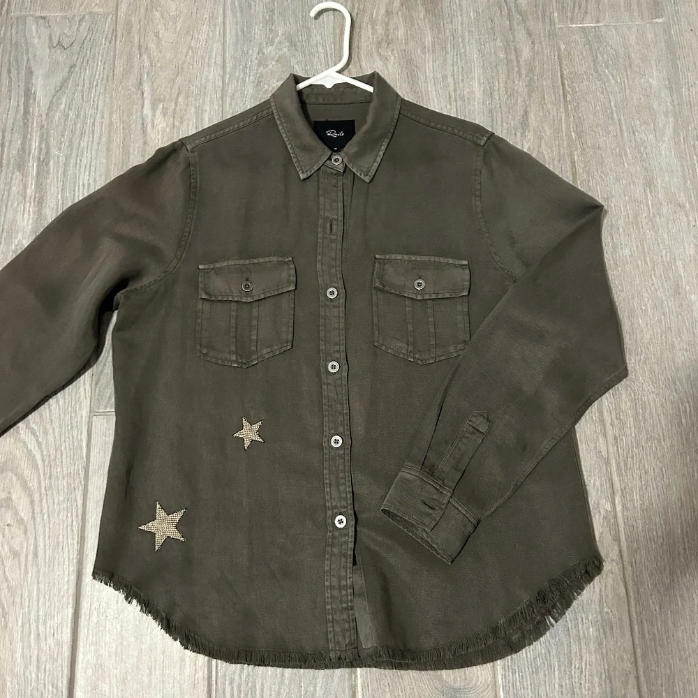 LIKE NEW! Women's Rails Loren - Gray Button down w/Stars - MEDIUM - Picture 6 of 10